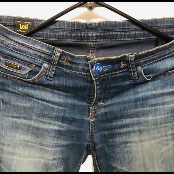 Lee - Picture 3 of 6